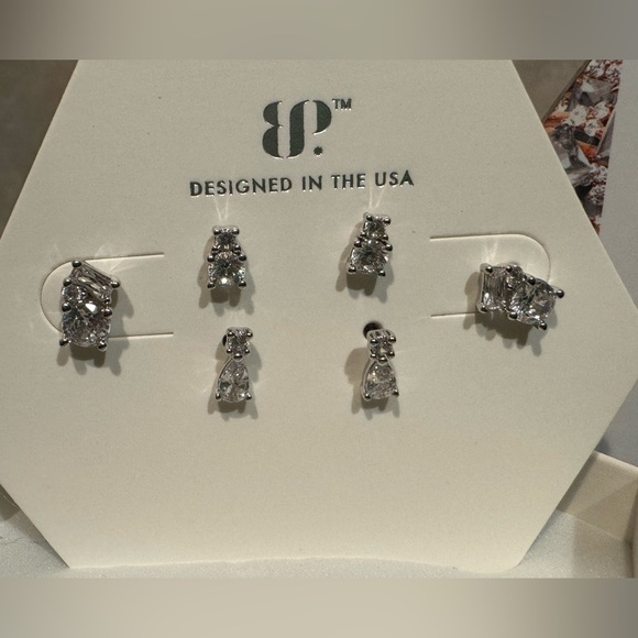 BP April 2024 earrings - Picture 3 of 3